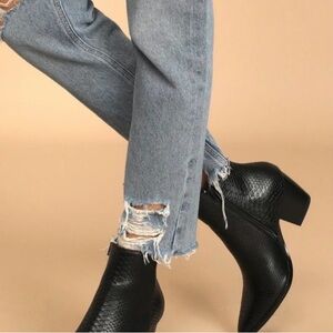 Lulus x Matisse Spirit Black Snake Pointed Toe Ankle Mid Heel Booties Size 5.5M